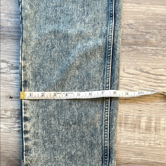 BDG Light Wash Denim Jeans - Picture 9 of 10